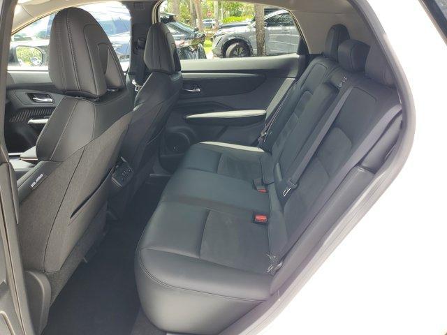 Photo of 2025 2t Wht Blk Roof Nissan ARIYA
