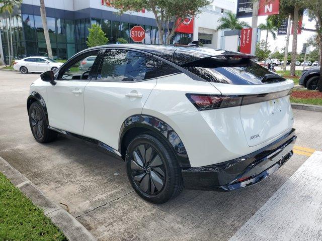 Photo of 2025 2t Wht Blk Roof Nissan ARIYA