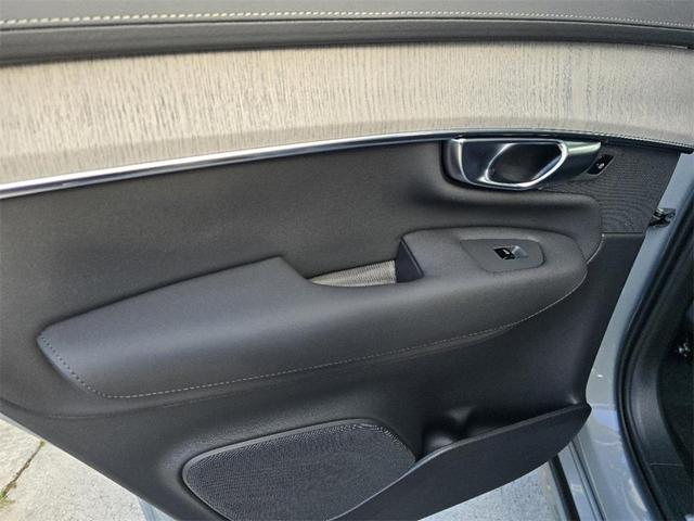 Photo of 2025 White Volvo XC90