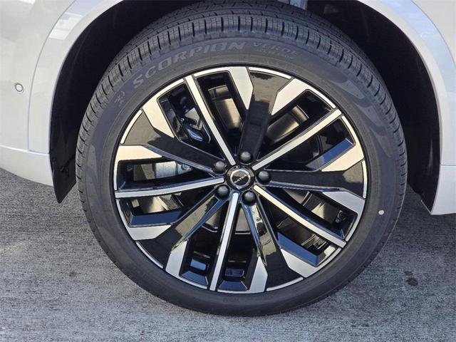 Photo of 2025 White Volvo XC90