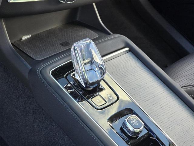 Photo of 2025 White Volvo XC90