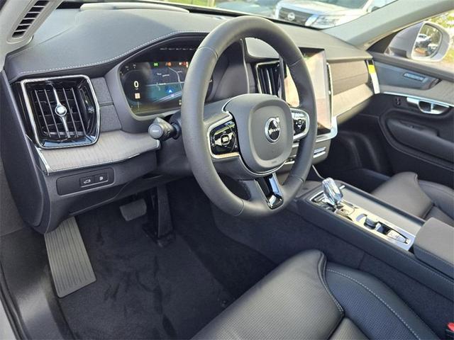 Photo of 2025 White Volvo XC90