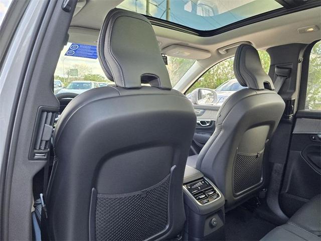 Photo of 2025 White Volvo XC90
