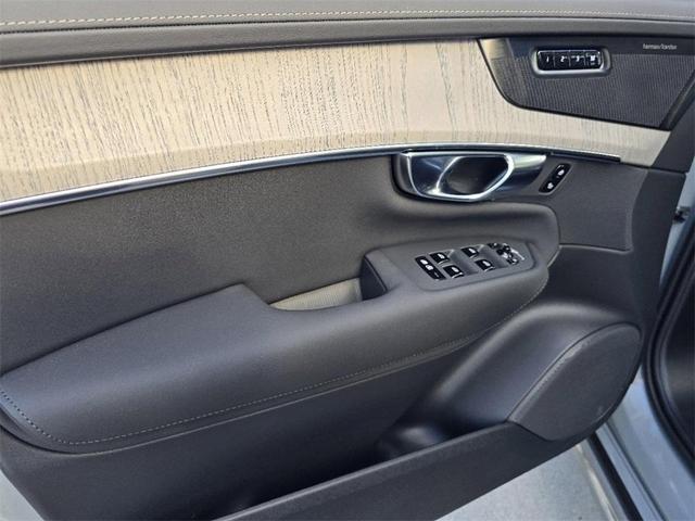 Photo of 2025 White Volvo XC90