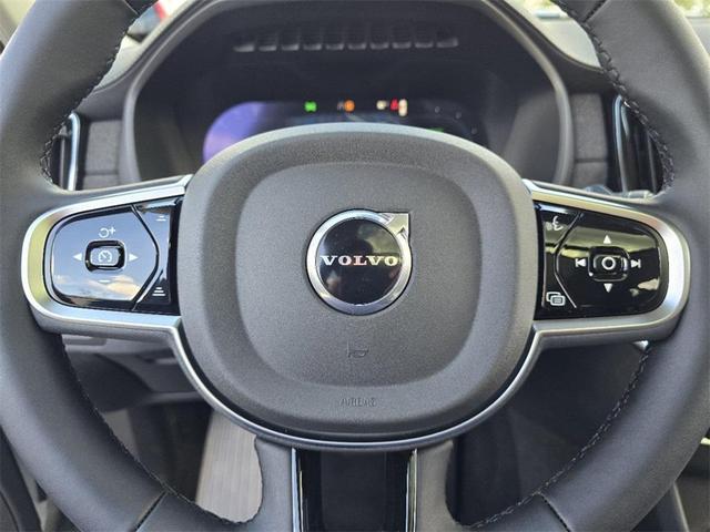 Photo of 2025 White Volvo XC90