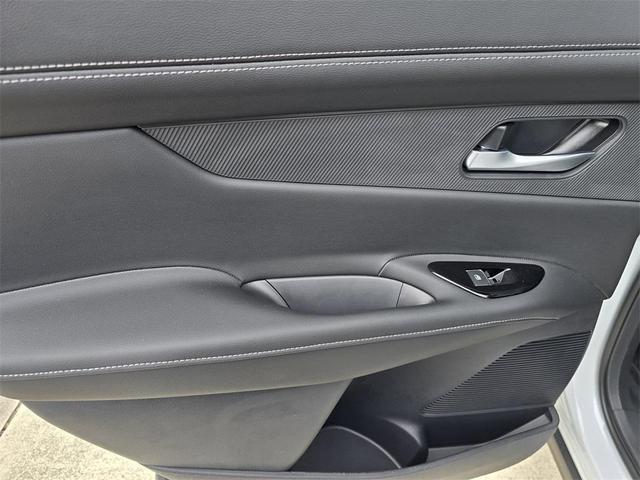 Photo of 2025 Everest White P Nissan Murano