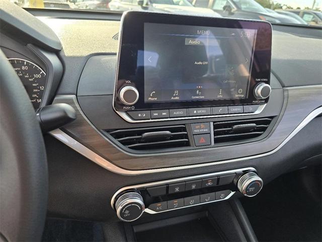 Photo of 2025 Pearl White Tri-Coat Nissan Altima