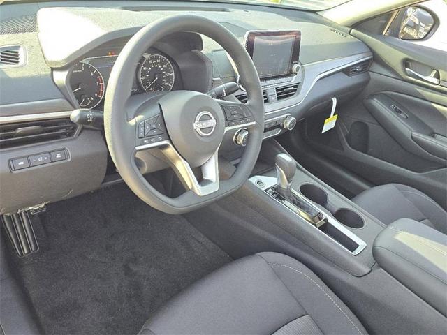 Photo of 2025 Pearl White Tri-Coat Nissan Altima