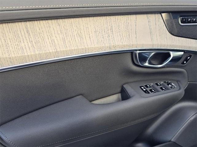 Photo of 2025 Blue Volvo XC90 Plug-In Hybrid