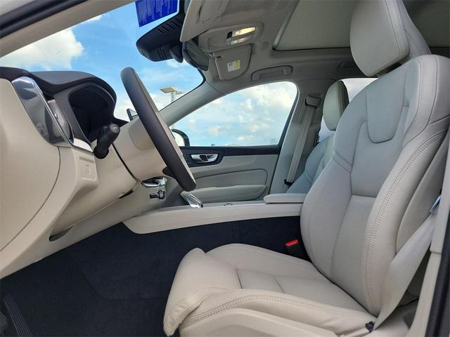 Photo of 2026 Crystal White Volvo XC60