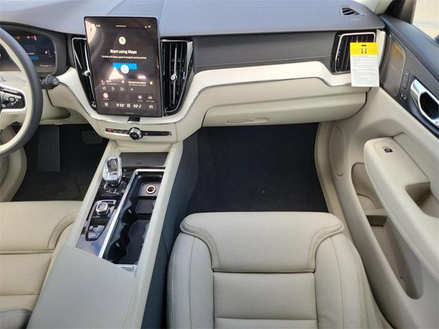 Photo of 2026 Crystal White Volvo XC60