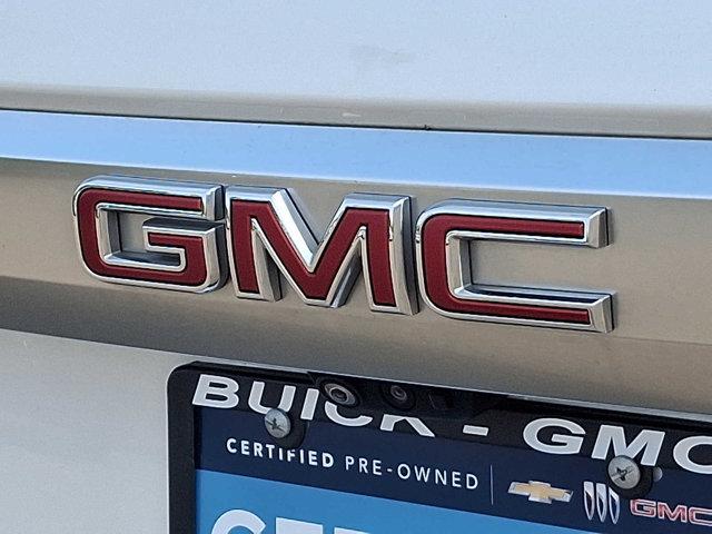 Photo of 2022 White Frost Tricoat GMC Yukon