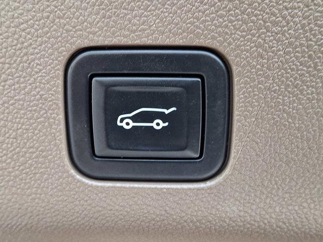 Photo of 2022 White Frost Tricoat GMC Yukon