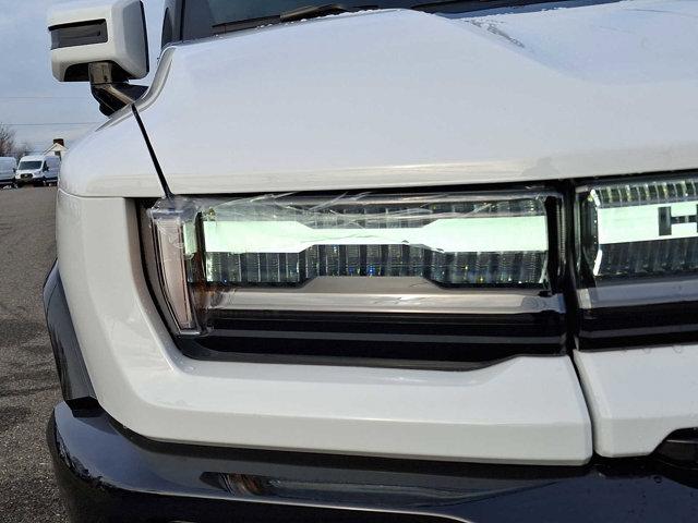 Photo of 2025 Interstellar White GMC HUMMER EV SUV