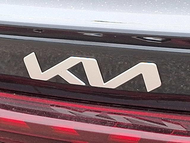 Photo of 2022 Ebony Black Kia K5