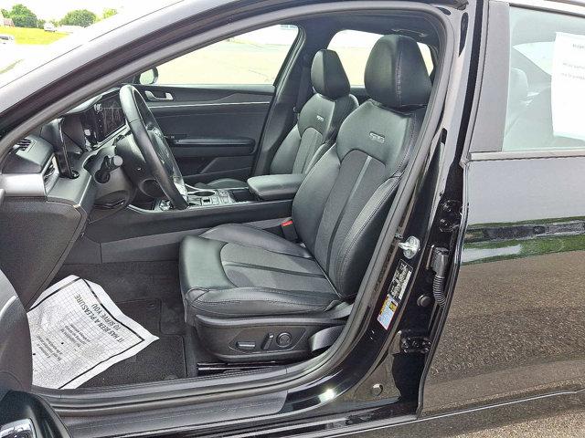Photo of 2022 Ebony Black Kia K5