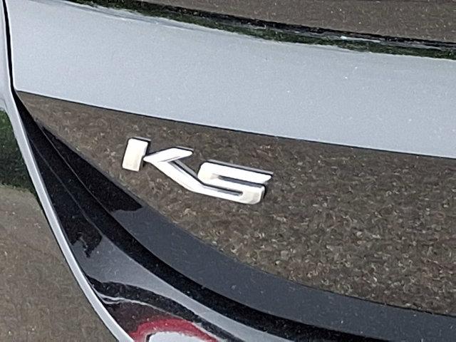 Photo of 2022 Ebony Black Kia K5