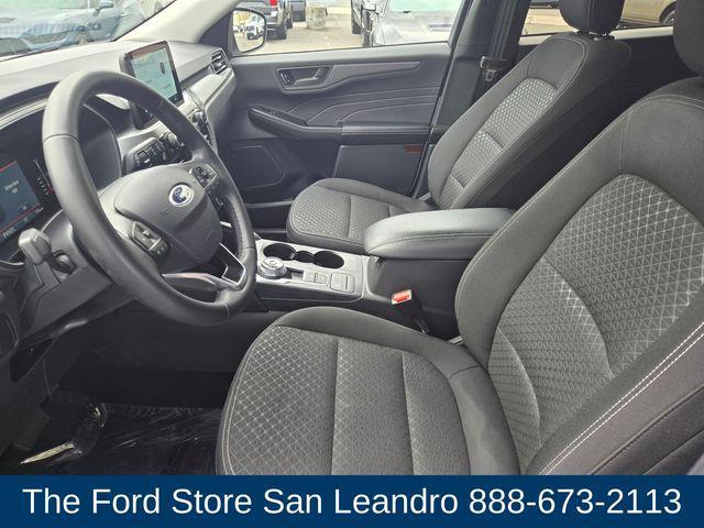 Photo of 2024 Oxford White Ford Escape