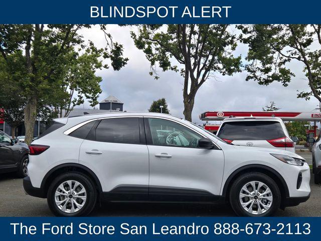 Photo of 2024 Oxford White Ford Escape