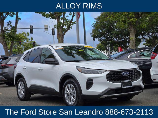 Photo of 2024 Oxford White Ford Escape