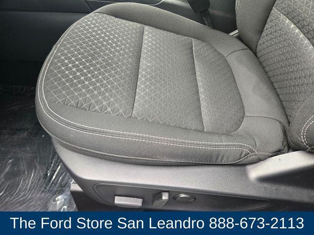 Photo of 2024 Oxford White Ford Escape