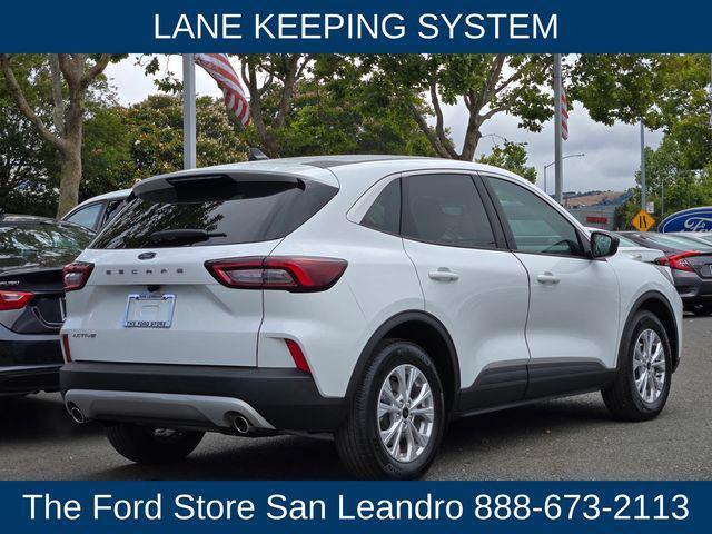 Photo of 2024 Oxford White Ford Escape