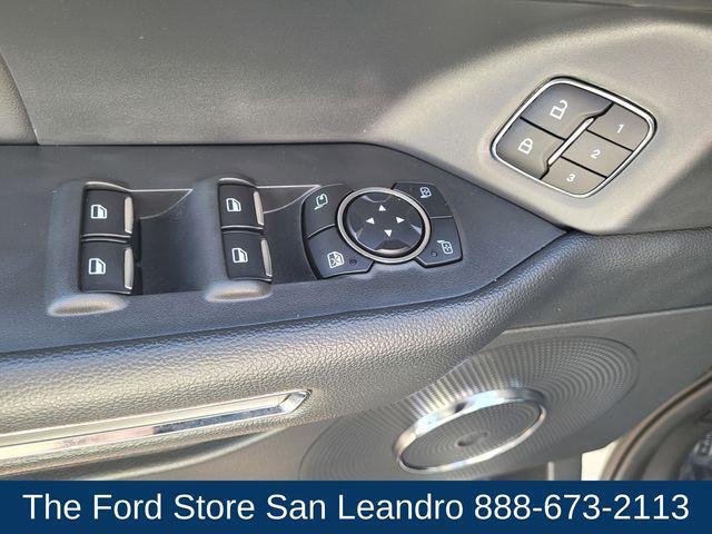 Photo of 2024 Star White Metallic Tri-Coat Ford Expedition