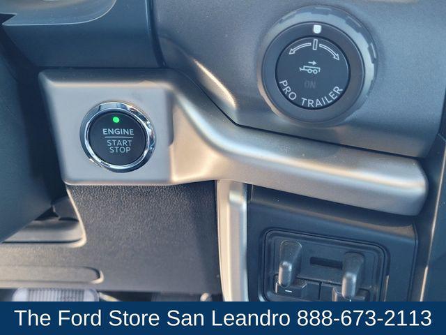 Photo of 2024 Star White Metallic Tri-Coat Ford Expedition