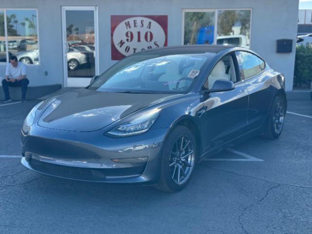 Photo of 2018 Midnight Silver Metallic Tesla Model 3