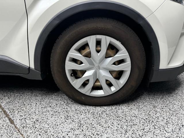 Photo of 2019 Blizzard Pearl Toyota C-HR