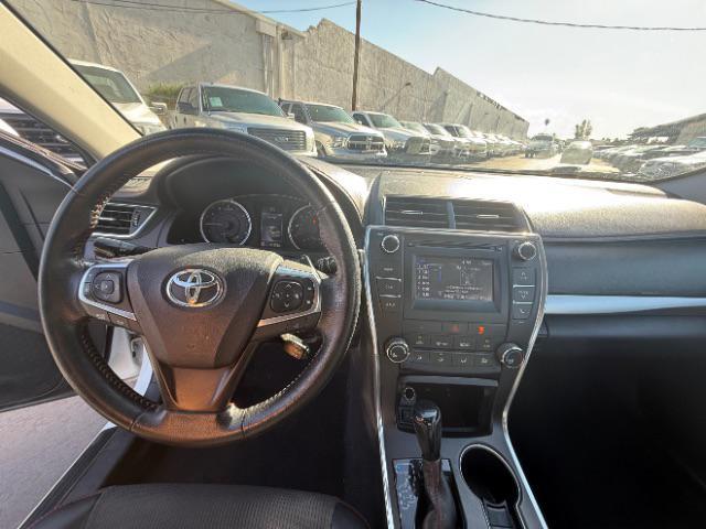 Photo of 2016 Blizzard Pearl Toyota Camry