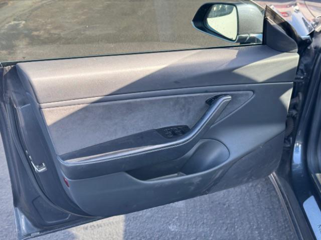 Photo of 2018 Grey Tesla Model 3
