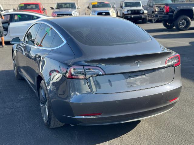 Photo of 2018 Grey Tesla Model 3