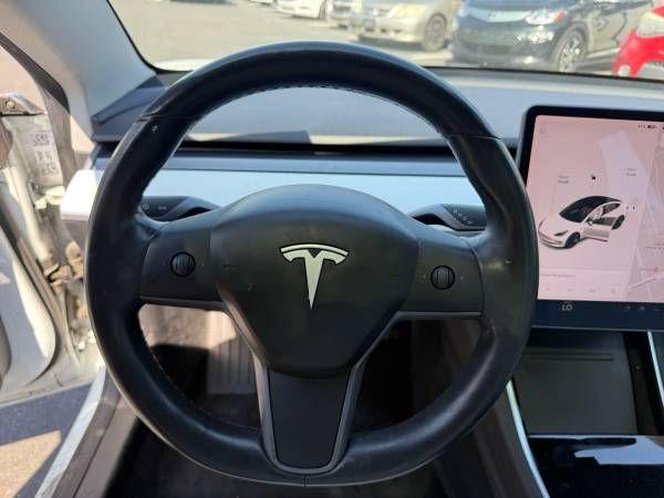 Photo of 2018 Pearl White Multi-Coat Tesla Model 3