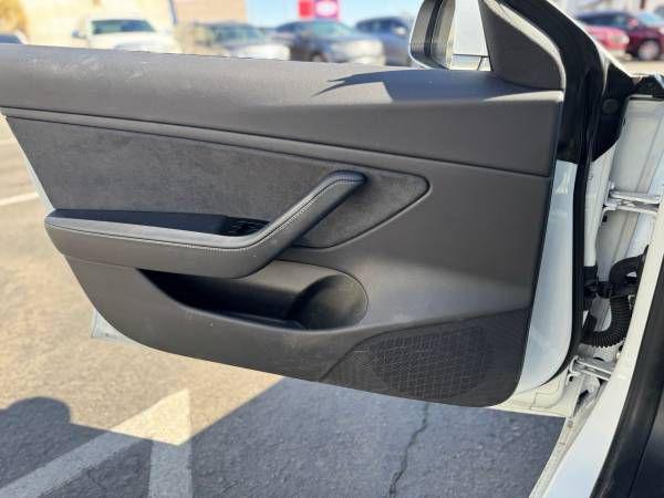 Photo of 2019 Pearl White Multi-Coat Tesla Model 3