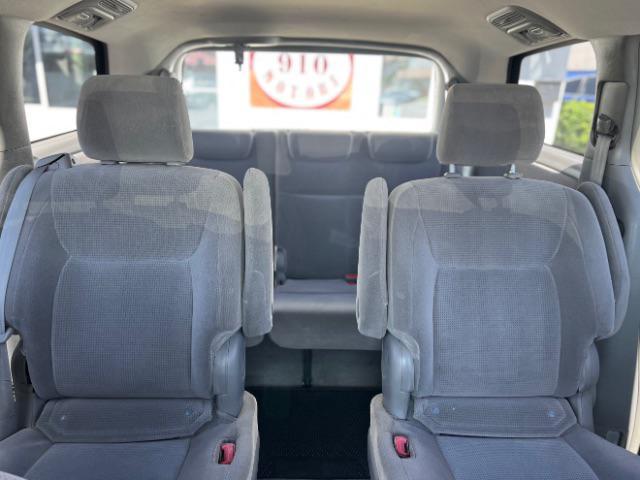 Photo of 2005 Desert Sand Mica Toyota Sienna