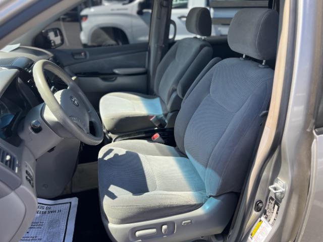 Photo of 2005 Desert Sand Mica Toyota Sienna