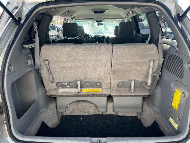 Photo of 2005 Desert Sand Mica Toyota Sienna