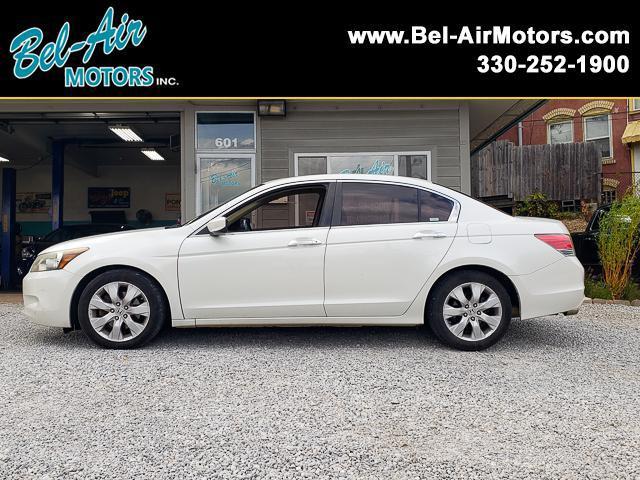 Photo of 2009 White Diamond Pearl Honda Accord