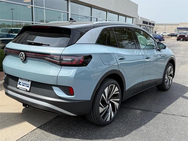 Photo of 2025 Arctic Blue Metallic W/ Black Roof Volkswagen ID.4