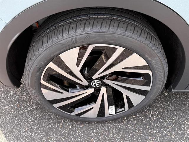 Photo of 2025 Arctic Blue Metallic W/ Black Roof Volkswagen ID.4