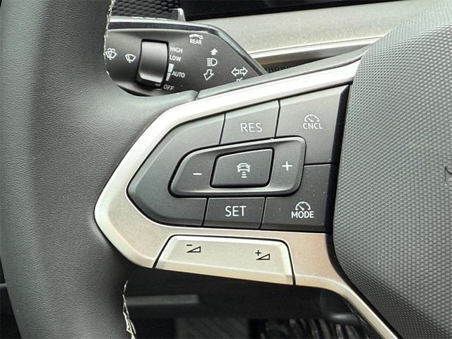 Photo of 2025 Deep Black Pearl Effect Volkswagen Tiguan