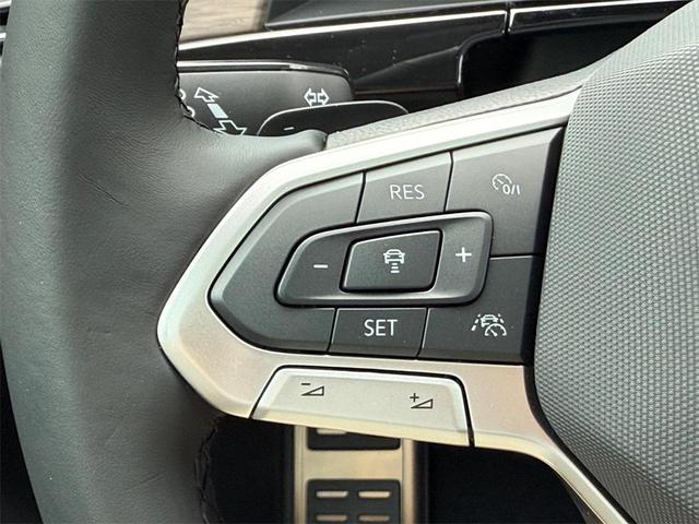 Photo of 2025 Deep Black Pearl Effect Volkswagen Atlas
