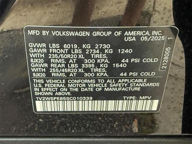 Photo of 2025 Deep Black Pearl Effect Volkswagen ID.4