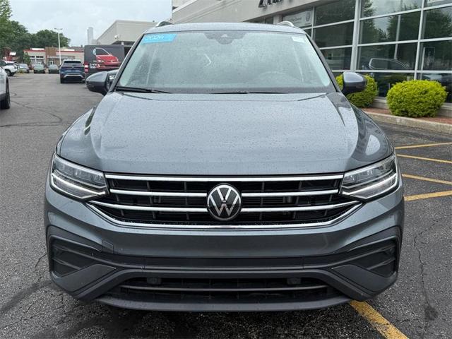 Photo of 2024 Platinum Gray Metallic Volkswagen Tiguan