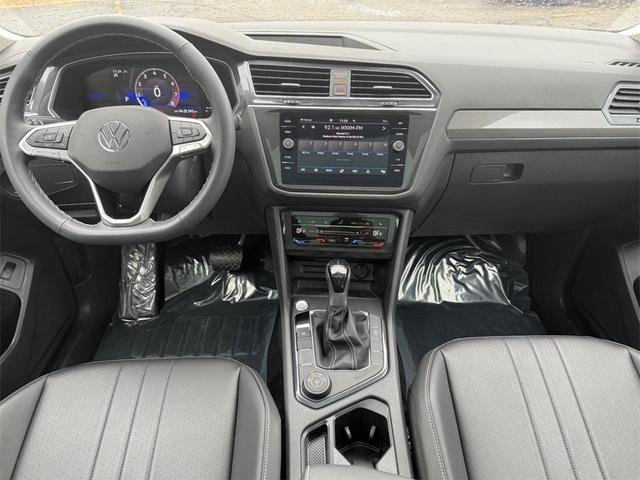 Photo of 2024 Platinum Gray Metallic Volkswagen Tiguan