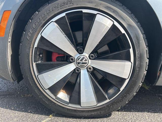 Photo of 2012 Platinum Gray Metallic Volkswagen Beetle
