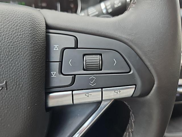 Photo of 2023 Argent Silver Metallic Cadillac XT6
