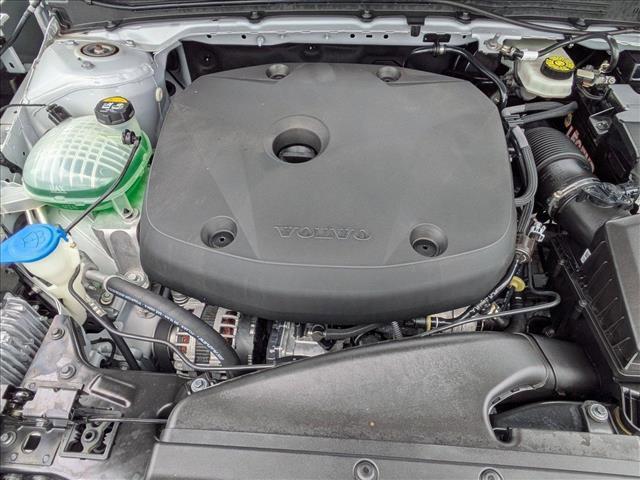 Photo of 2022 Ice White Volvo XC40
