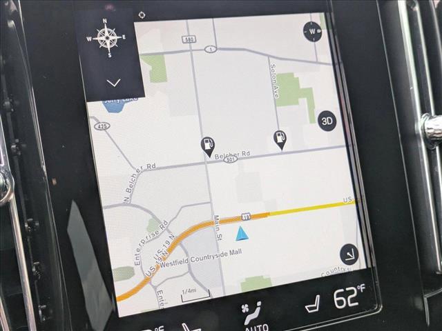 Photo of 2022 Ice White Volvo XC40